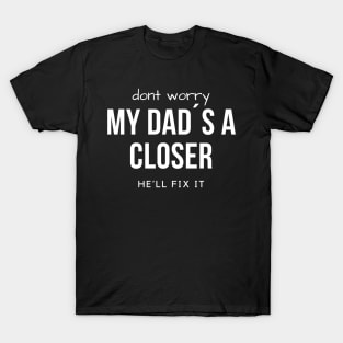 Don´t worry. My Dad´s a Closer, he´ll fix it! T-Shirt